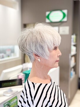 サロンイクエヤマザキ 麻布十番(SALON IKUE YAMAZAKI) グレイヘア大人ショート