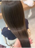 寒色オリーブグレージュ