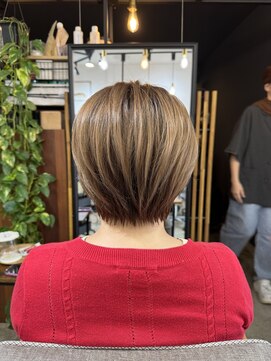 アンボス(Ambos) ショートカット×ベージュカラー！