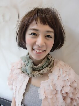 ブーケ(BOUQUET) 斜めバング 伸ばしかけ 大人ボブ 小顔 マッシュ 耳掛け