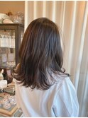オリーブベージュ