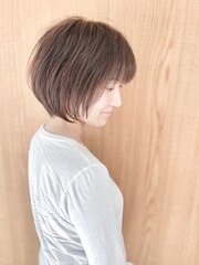 名古屋の美容室actif センターパート　丸みショート　抜け感　