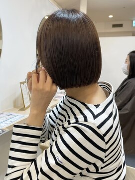 エイチ 梅田(H) ぱつんとボブタッセルボブレイヤーカットインナーカラー前髪