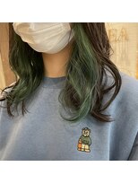 ヘアーリゾート ラウレア(Hair Resort LAULEA)&nbsp;ビビッドグリーンのインナーカラー
