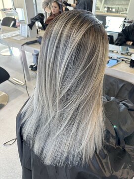 オリ(‘Oli) ホワイトバレイヤージュ