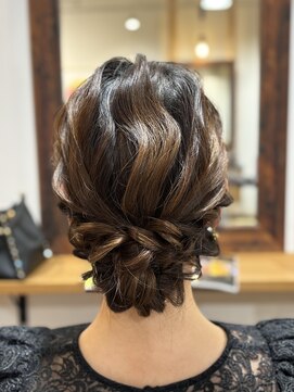 クロリス(Chloris) 飾りナシでも良い感じシニヨン☆