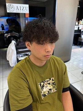 アイズ 海老名(AIZU) 波巻きパーマ 波巻きスパイラル 縦落ちツイスト メンズパーマ