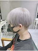 マッシュショートグレージュカラー　グレージュブリーチデザイン