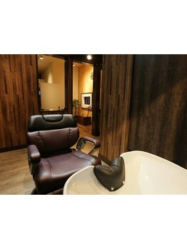 ヘアスタイルからひげ・眉のケアまで、トータルで身だしなみを整えて好印象に♪