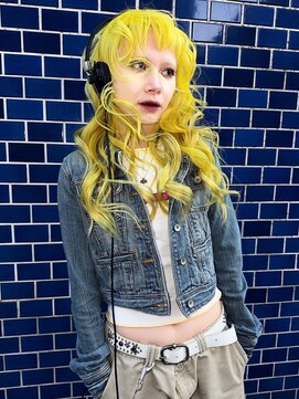 ヴァーディ オモテサンドウ(Vardy omotesando) yellow/イエロー ハイトーンロング 巻き髪 黄色