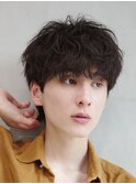 緩め波巻きスパイラルパーマシャドウパーマメンズセンターパート