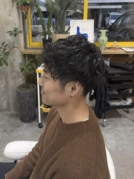 バド(BUD)の写真/仕事帰りに気軽に立ち寄れる♪メンズカット/メンズパーマ/メンズフェードなどメンズ全般幅広くご対応★