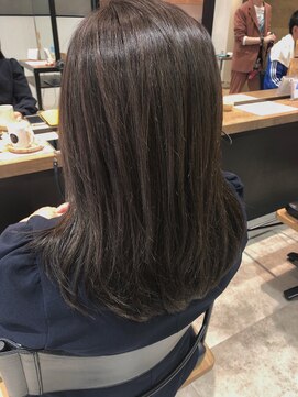 ビヨウシツ ポスタ セミロングレージュ 正木ゆかり