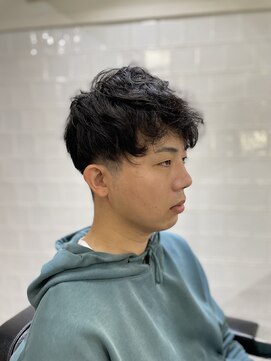 メリケンバーバーショップ フクオカ(MERICAN BARBERSHOP FUK) かき上げヘアショートレイアーくせ毛風パーマコンマヘアS55
