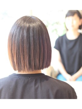 パーマ トゥ カエル(perm.to.caelu) 切りっぱなしボブ