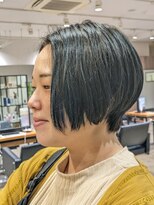 ケーオーエスビューティー(K O S beauty)&nbsp;ブルーのハイライトショート