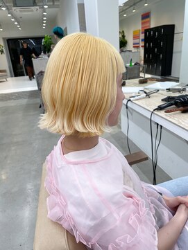 ニュート(Neut ) ケアブリーチ抜きっぱなしブロンド/ハイトーン/切りっぱなしボブ