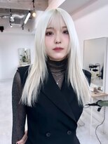 リル ラウム 原宿(LiL Raum)&nbsp;ホワイトカラー　レイヤーカットウルフカット