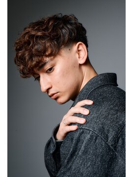 インフィニス 恵比寿(Infinis) スペインカール刈り上げフェードメンズパーマカットツイスパ