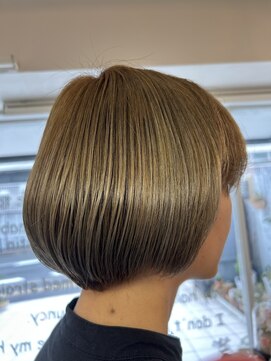 モンマロック(mon MAROC) ハイトーンボブ◎重めボブ透明感カラー