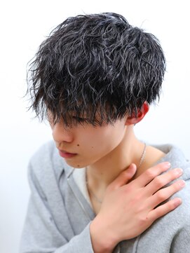 バック(BUCK) 縦落ちツイストスパイラルパーマ