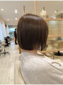 20代30代大人可愛い艶感グレージュ切りっぱなしショート