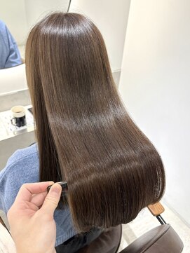 エン バイ ユアーズヘア 銀座店(eN° by youres hair) 髪質改善縮毛矯正 地毛風ストレート くすみベージュ 艶髪ロング