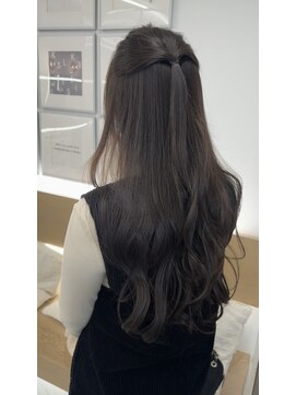 アマテラスゼロ 新宿(AMATELAS zero) 柔らかいグレージュ/ロングレイヤー/ツヤと透明感/新宿