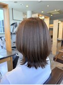 オリーブベージュ×外はねボブ
