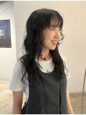 大きめなしっかりカール感のあるロングパーマ
