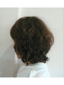 ヘアーアンドアイラッシュ チェイン(HAIR&EYELASH CHAIN) クセを活かしたふんわりボブ