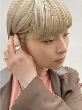 シカ 神戸三宮元町店(Cica) ハイトーン ミルクティーベージュ マッシュショート 神戸 三宮