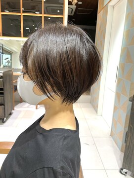 ネオリーブエム(Neolive em;) 美シルエット×大人ショートボブ