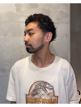 フランクスバーバーザスタンド(Frank’s barber the stand) くるくるパーマテーパーフェードE