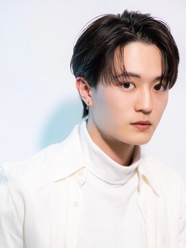 オーシャントーキョーオーバー 渋谷(OCEAN TOKYO OVER) 韓国ヘアカルマパーマコンマバングセンターパート黒髪ウルフ