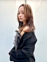 カケル(×.) 上品レイヤー／艶髪ロング／ブラウンベージュ
