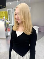 ジーナリア(Xena ria) 《RIHO》ブロンドヘア/顔周りカット/ハイトーンレイヤー