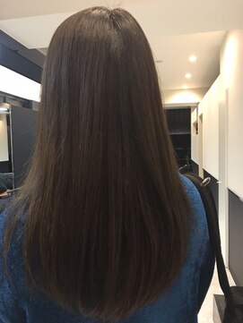 ディーヘアーデザイン(d.HAIR DESIGN) 落ち着いた髪色でも透明感を！