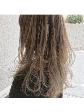 ムジーク(Musiiik) フリンジレイヤースタイルとベージュカラー