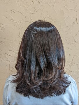 色髪美人 ミディアムロングローレイヤー