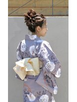 ハチ(hachi)&nbsp;ふわふわカールのアップスタイル