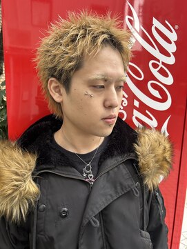 ピア ヤクイン(Pia Yakuin) ハイトーン質感スパイキーウルフメンズスタイル