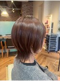 大人女性のナチュラルウルフくびれショート 春旬カラー
