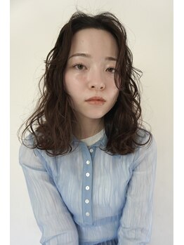 スタンド(stand)の写真/柔らかく。くせ毛のようなパーマ。くるっくるのスパイラルパーマ。アンニュイなメンズパーマも。/代官山