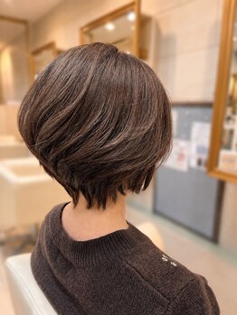 フミ 本店(Fumi)の写真/《絶壁やトップのボリューム不足を解消》骨格を見極めた繊細カットで、どこから見ても美しいシルエットへ◎