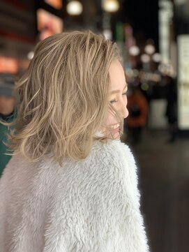 アスイン(asuin) ミディアムホワイトゴールドカラー