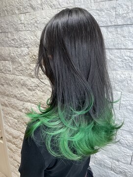 ラヴリア カミツ(LOVERIA KAMITSU) グリーン　ふんわりひし形外はねくびれレイヤーミディアム