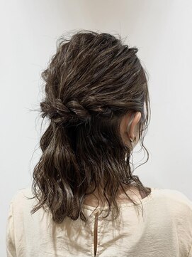 リア(Li'a by neolive) ハーフアップ