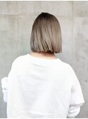 ベージュ