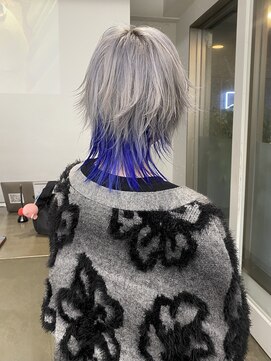 オーン 渋谷(OOn) シルバー×ブルーのショートウルフ